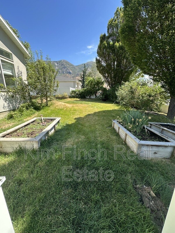 Building Photo - 9820 Deep Creek Dr