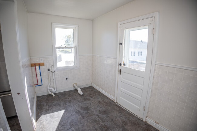 Building Photo - 5410 Simpson St