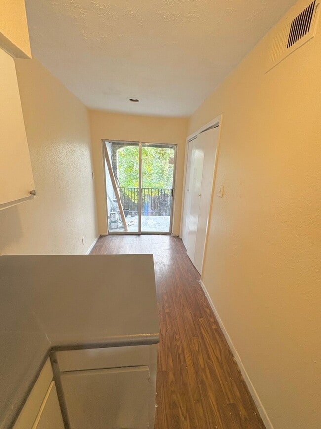 Building Photo - 6200 W Tidwell Rd