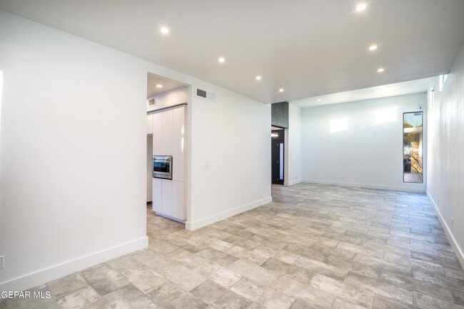 Building Photo - 1029 Calle Parque Dr