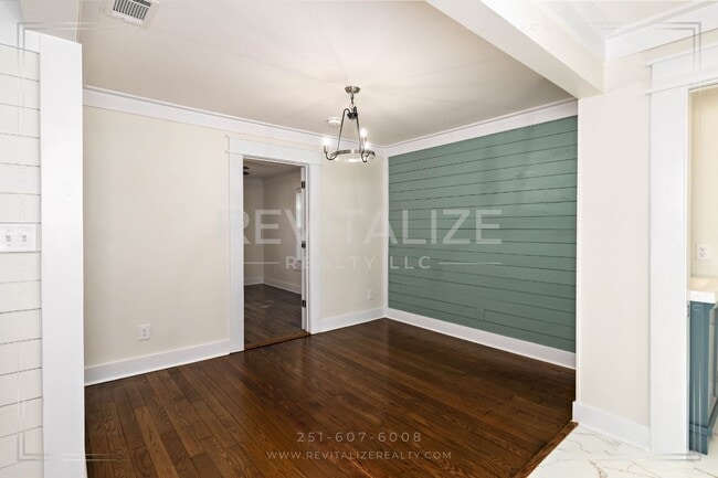 Building Photo - Gorgeous Spring Hill Home!