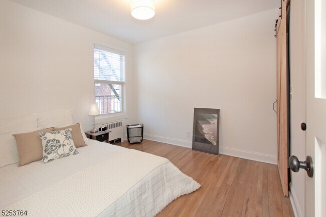 Building Photo - 378 Claremont Ave