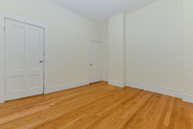 Building Photo - 458 E 7th St