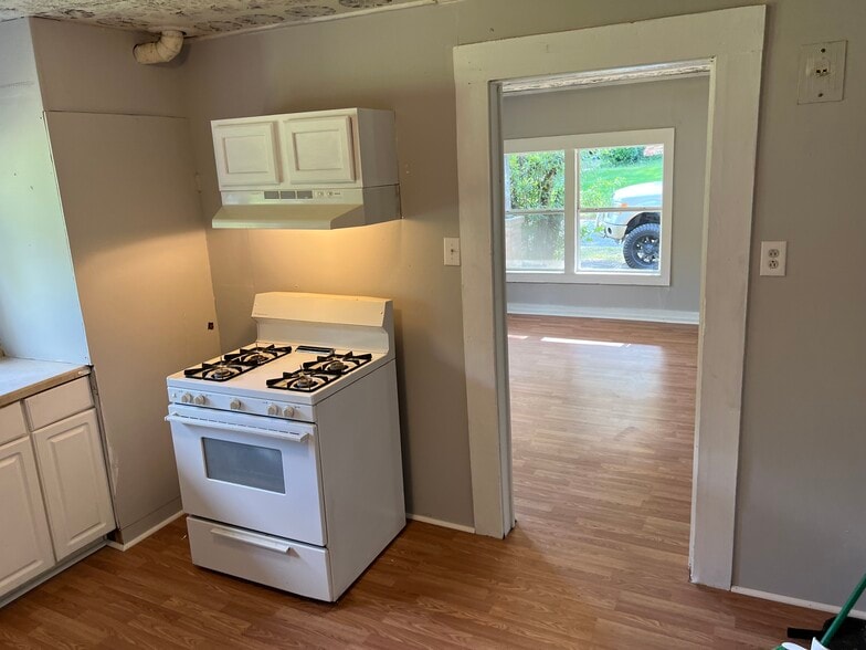 Kitchen - 607 John D Shaw St