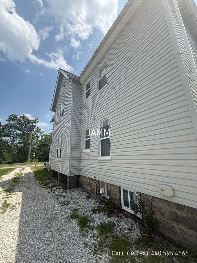 Building Photo - 1588 S Green Rd