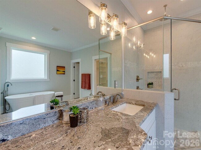 Building Photo - 326 State St