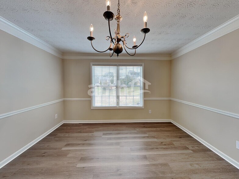 Building Photo - 1302 River Club Dr NE