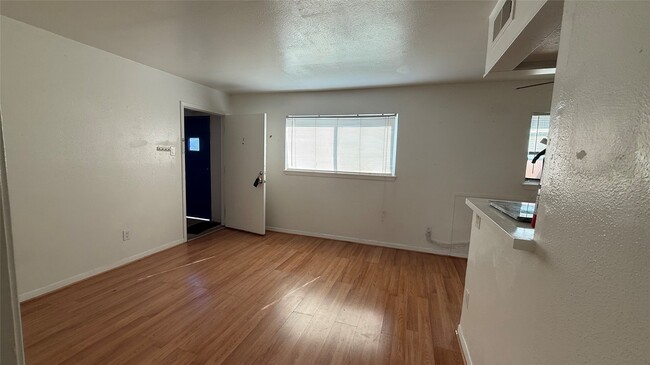 Building Photo - 1906 Binz St