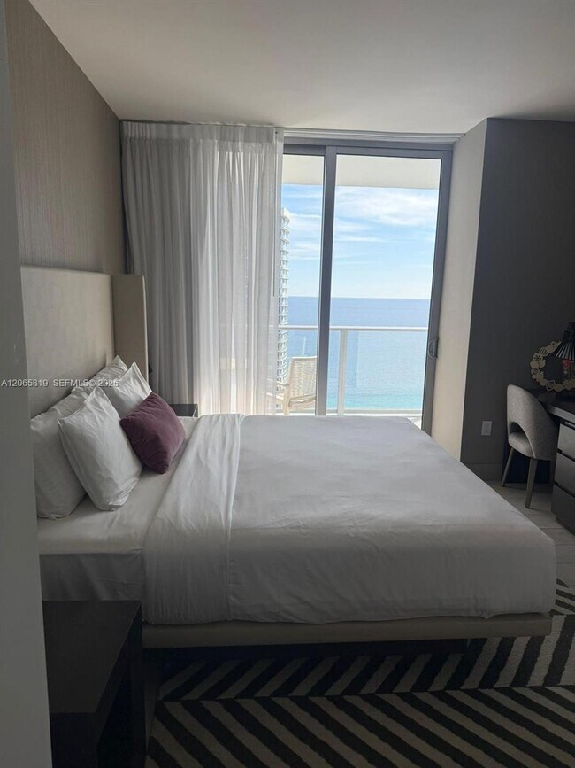 Building Photo - 4010 S Ocean Dr