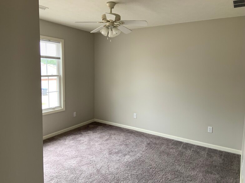 Building Photo - 3880 S Cramer Cir