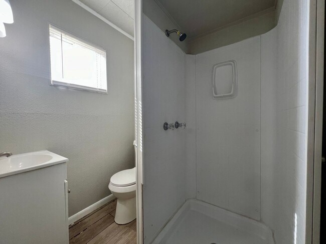 Building Photo - Charming 3 Bedroom Home in Slaton!