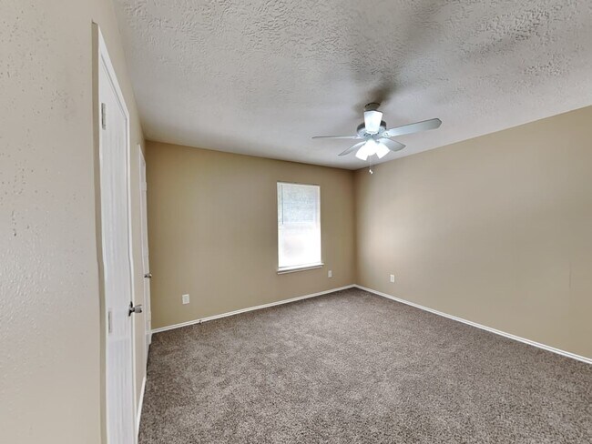 Building Photo - 1515 Glasholm Dr