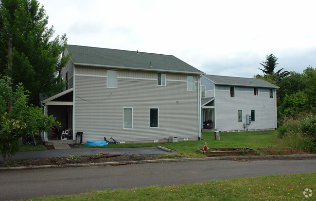 Building Photo - Lancaster Bridge