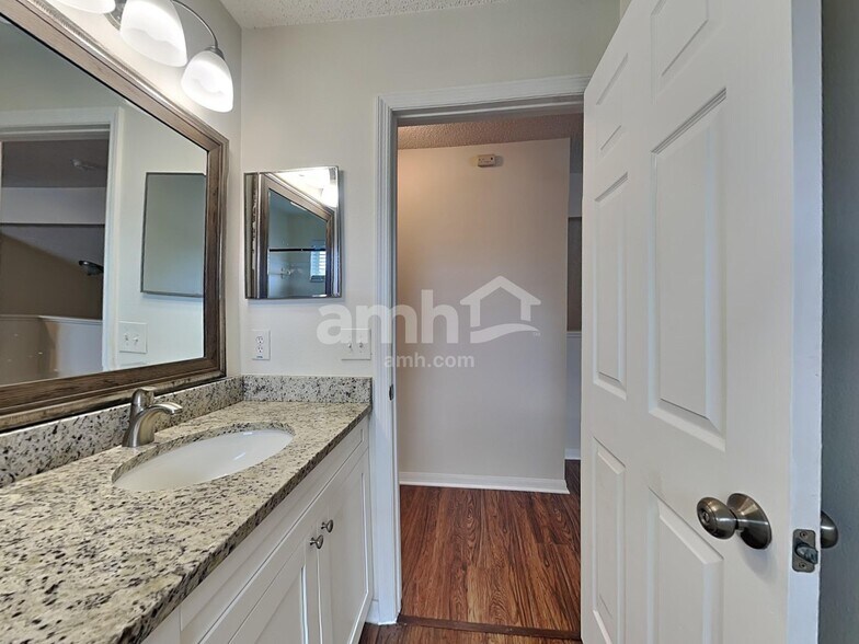 Building Photo - 18212 Hollyhills Way