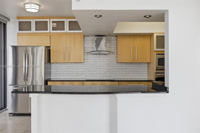 Building Photo - 520 Brickell Key Dr