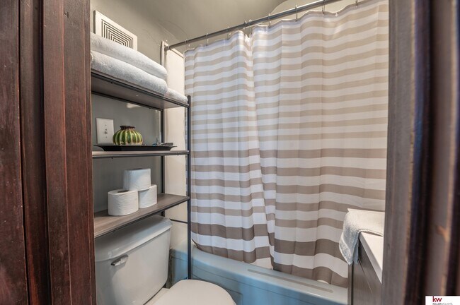 Building Photo - 3736 Decatur St