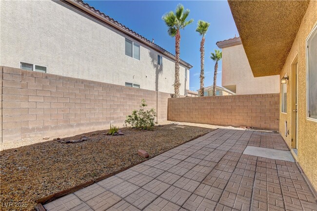 Building Photo - 236 Fairway Woods Dr