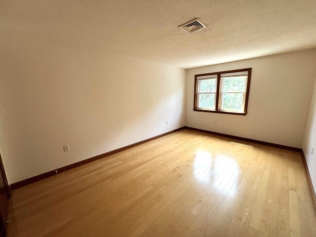 Building Photo - 116 Bluestone Dr
