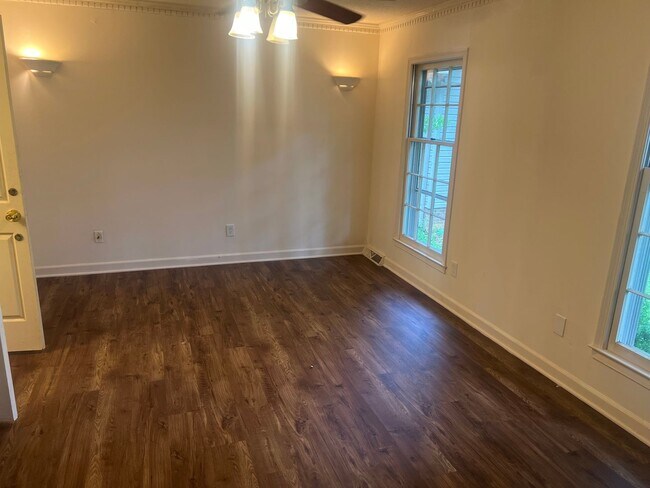 Building Photo - Charming 4-Bedroom, 2-Bath Home with Spaci...