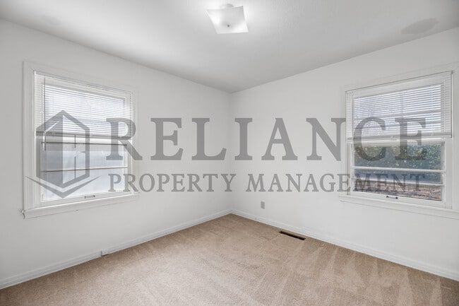 Building Photo - 363 N Woodlawn Blvd