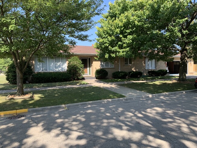 Primary Photo - 4240 Maple Ave