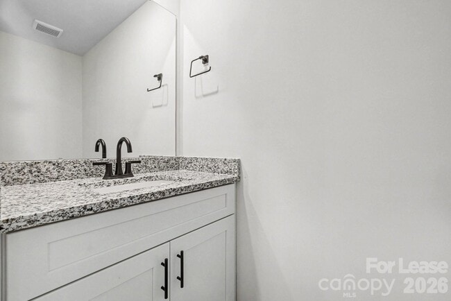 Building Photo - 104 10th Ave SE