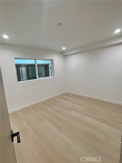 Building Photo - 611 W 41st Pl