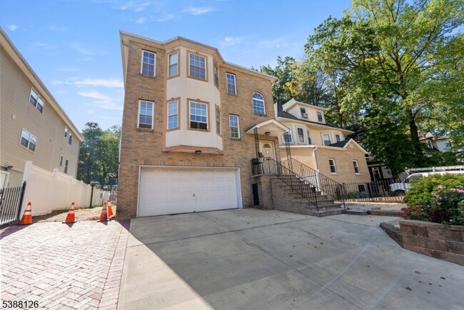 Primary Photo - 75 Lenox Ave
