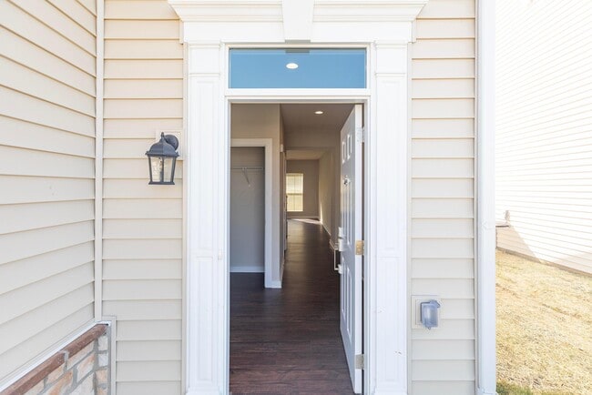 Building Photo - 297 Lenell Lp
