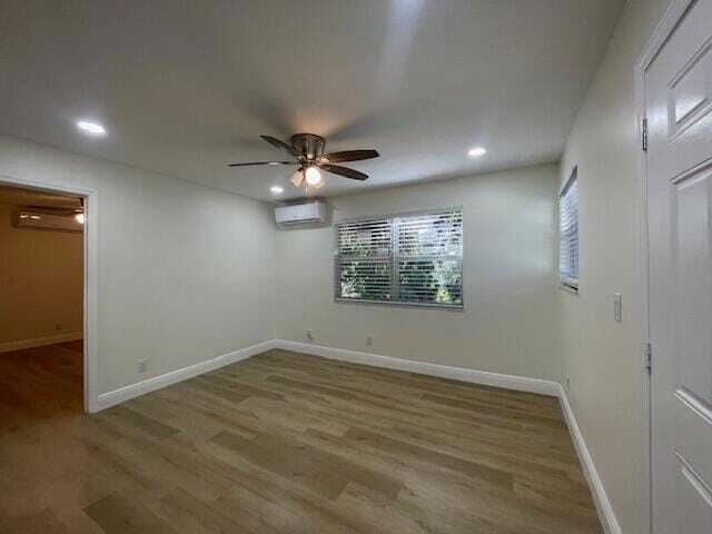 Building Photo - 302 N Tamarind Ave