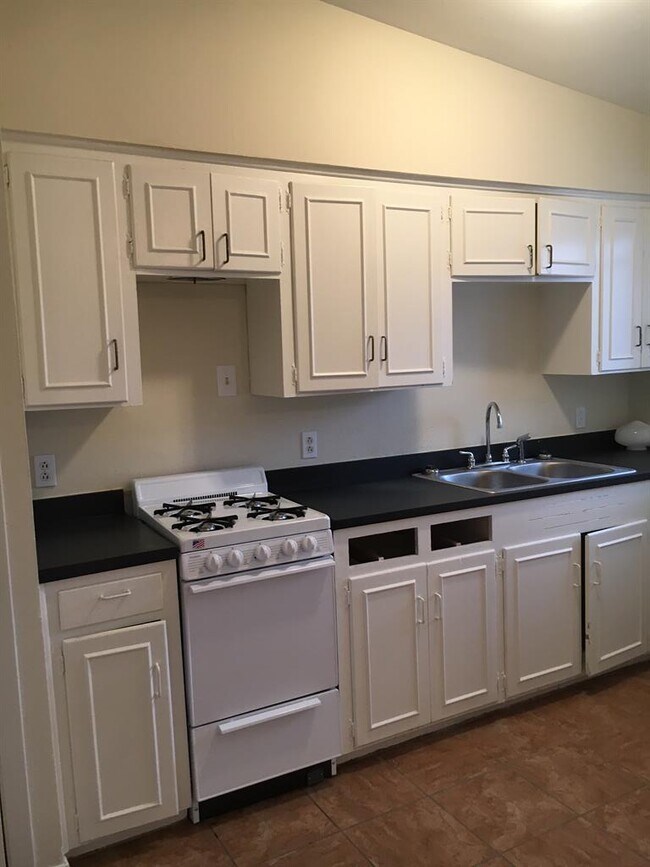 Building Photo - 5213 Joe Sayers Ave