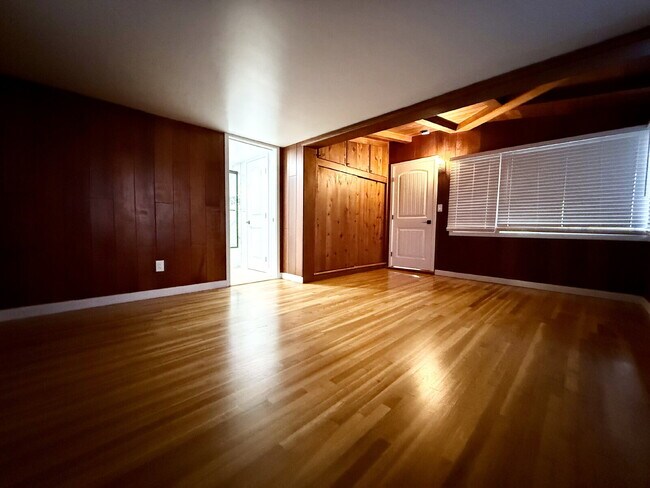 Building Photo - !! OPEN HOUSE !! Wednesday 4/22 - 2:00pm to 7:00pm