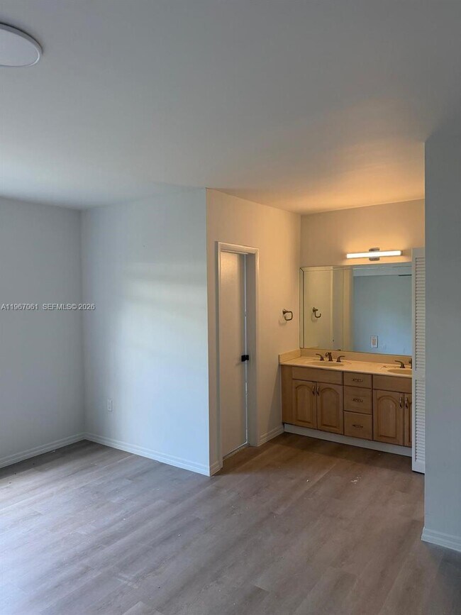 Building Photo - 4000 SW 16th Terrace