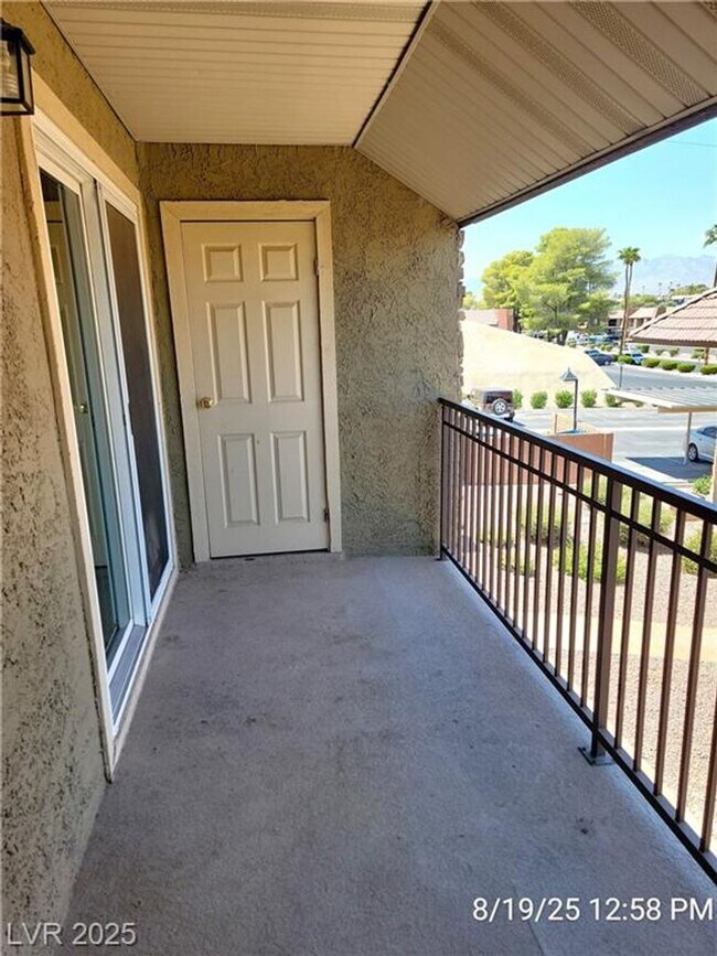 Building Photo - Adorable unit in Bella Vita community!