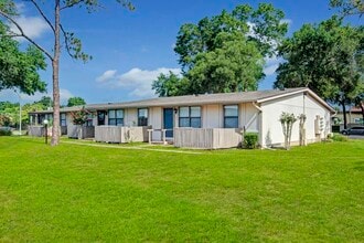 Building Photo - Applewood Apartments