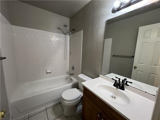 Building Photo - 3607 Crescent Dr