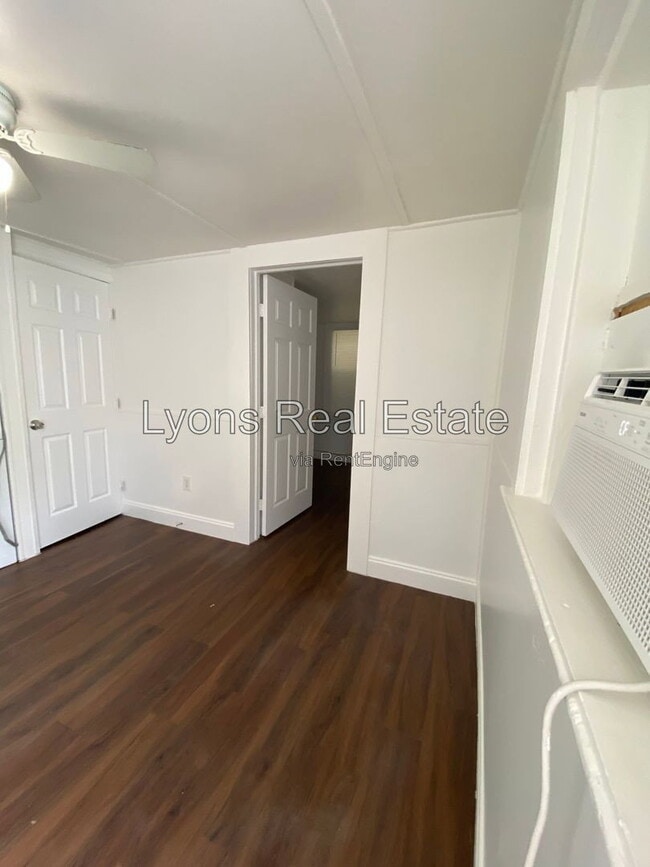 Building Photo - 717 Burdick Ave
