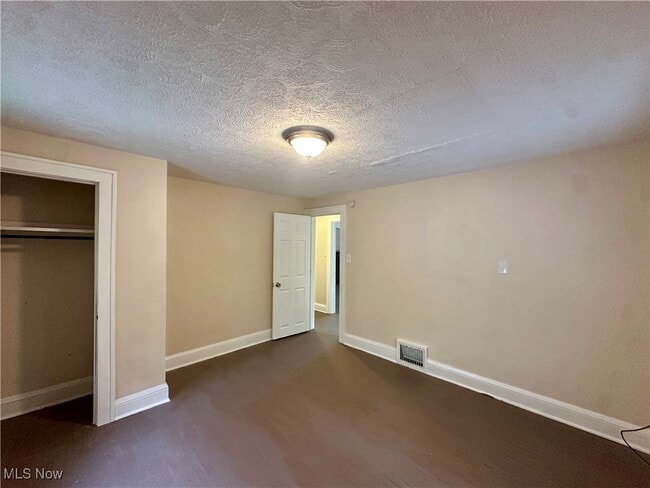Building Photo - 1248 Pondview Ave