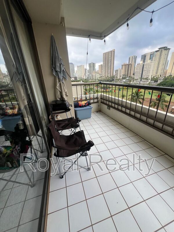 Building Photo - 2333 Kapiolani Blvd