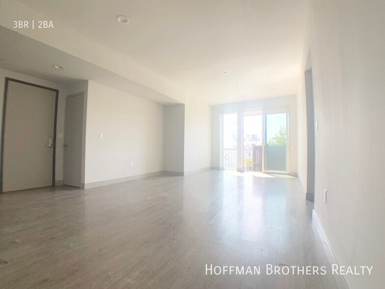 Building Photo - 3714 Kelton Ave