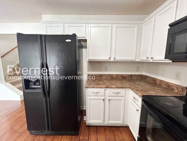 Building Photo - 3-Bed/3-Bath Townhome/Available Now!