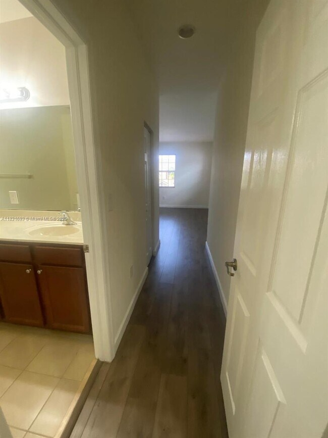 Building Photo - 9408 SW 171st Pl