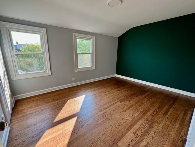 Building Photo - 7224 W Summerdale Ave
