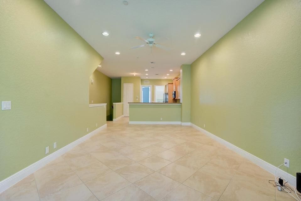 Building Photo - 5113 Artesa Way S
