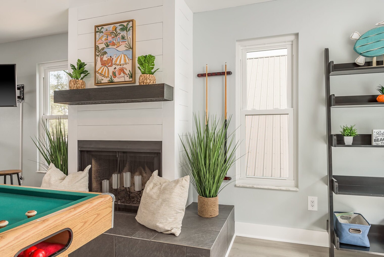 Building Photo - 1417 Poinsettia Ave