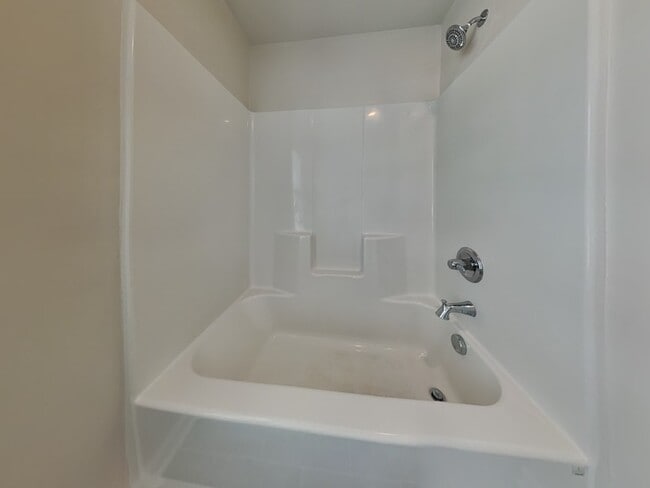 Building Photo - 118 Bent Holly Dr