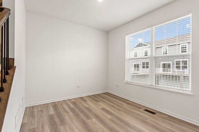Building Photo - 25736 W Yorkshire Dr