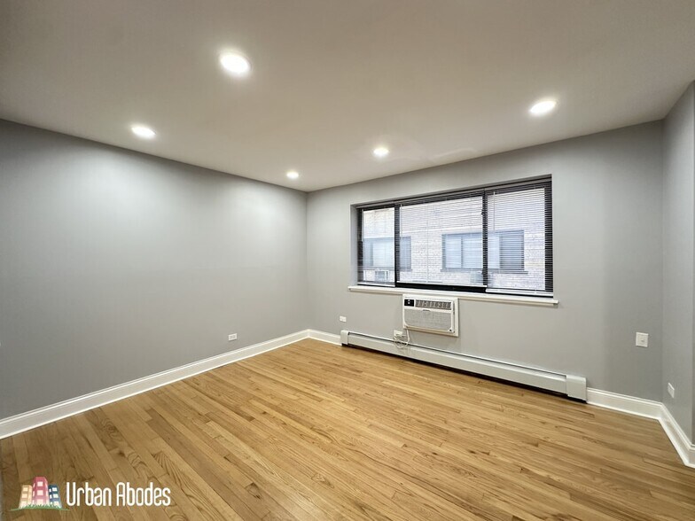 Building Photo - 6967 N Sheridan Rd