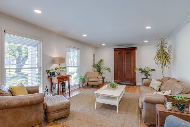 Building Photo - Stunner in North Columbia