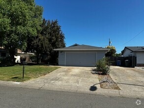 Building Photo - South Redding Home
